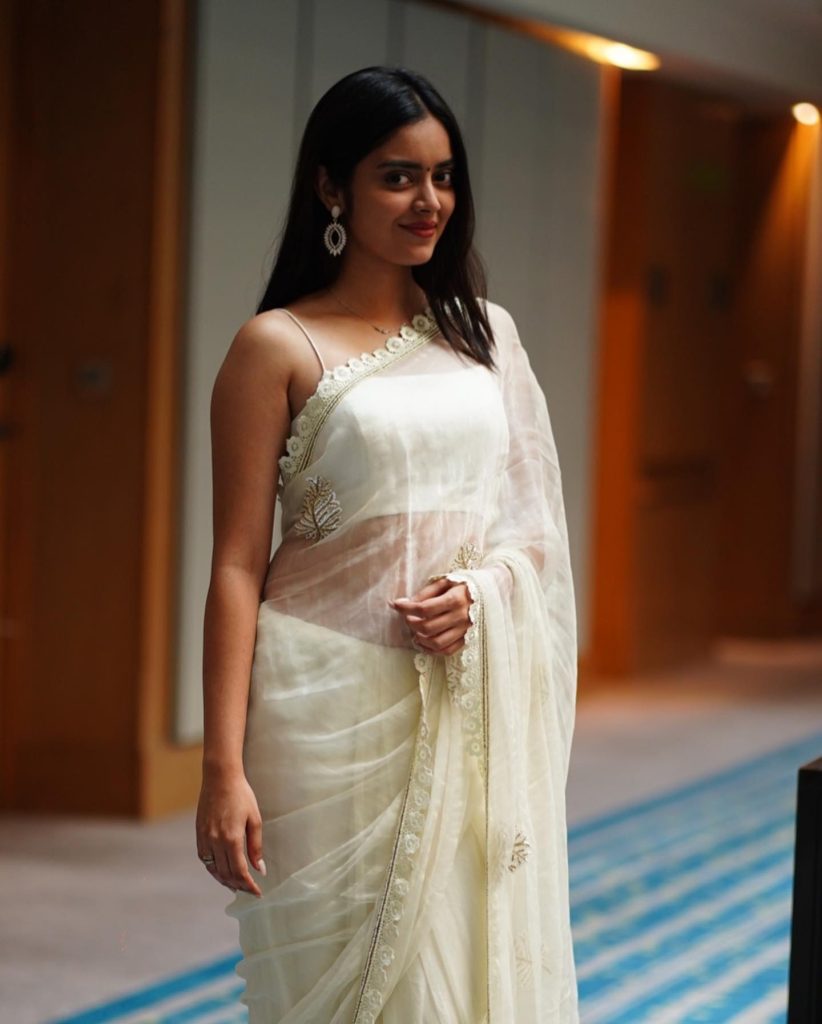 Kushitha Kallapu traditional yet hot look in white saree