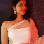 Kushitha Kallapu bold look in white saree and sleeveless blouse