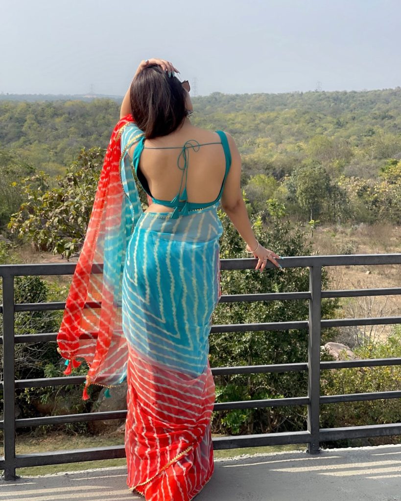Kushitha Kallapu's blue saree blouse and jewelry coordination