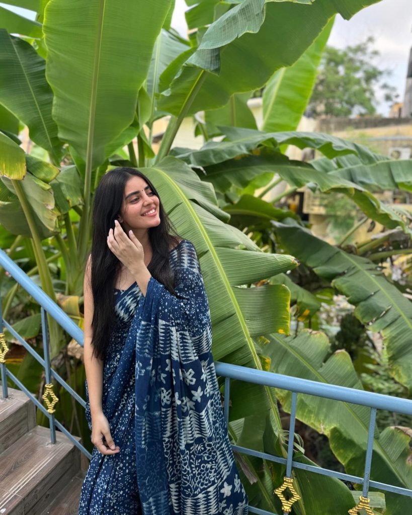 Kushitha Kallapu's park photoshoot in blue saree