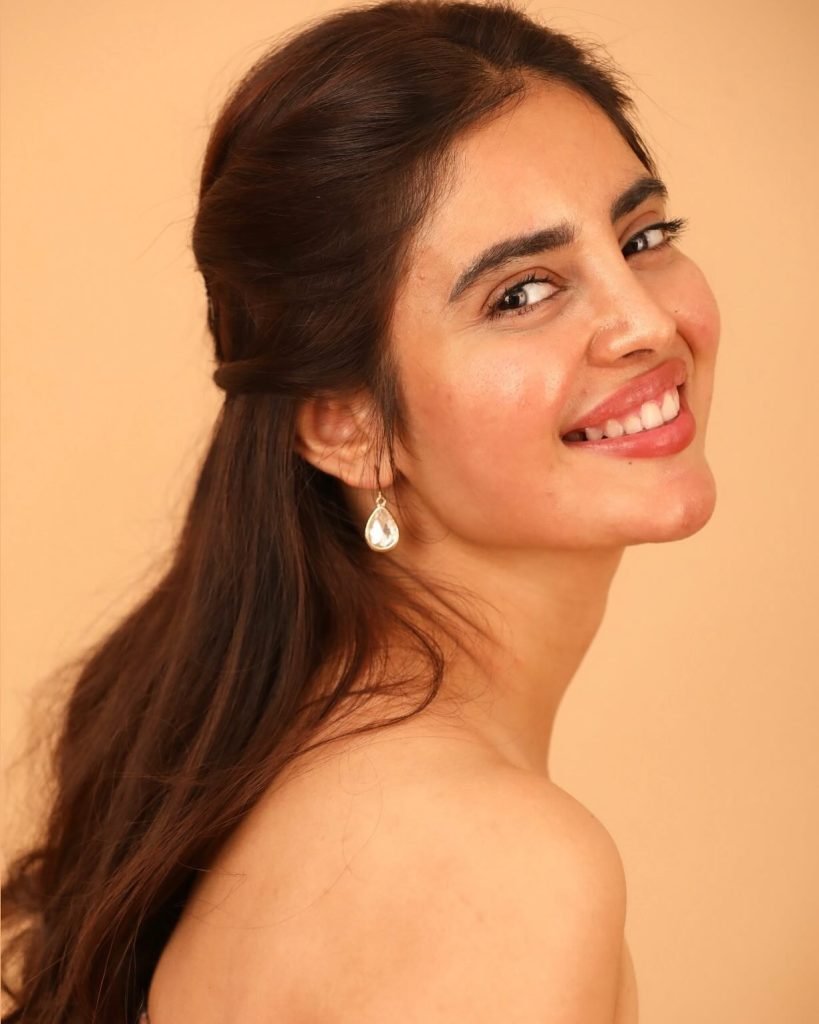 Kushitha Kallapu's modern makeup and hairstyle