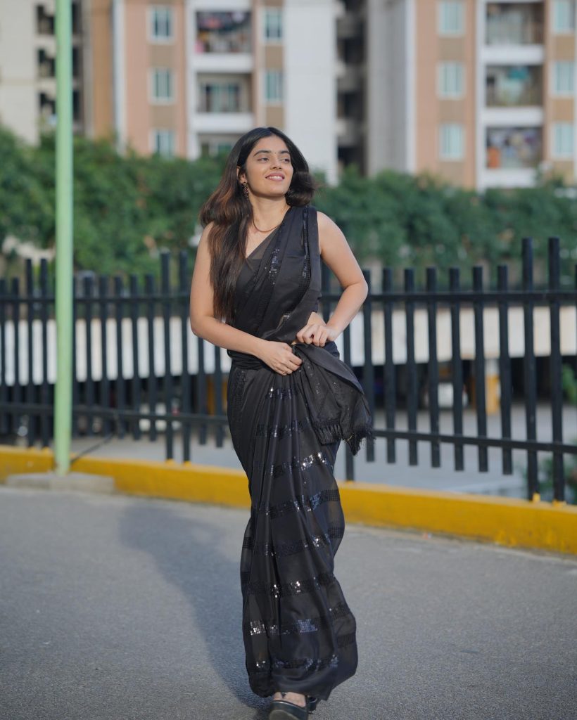 Actress Kushitha Kallapu glamorous black saree photos