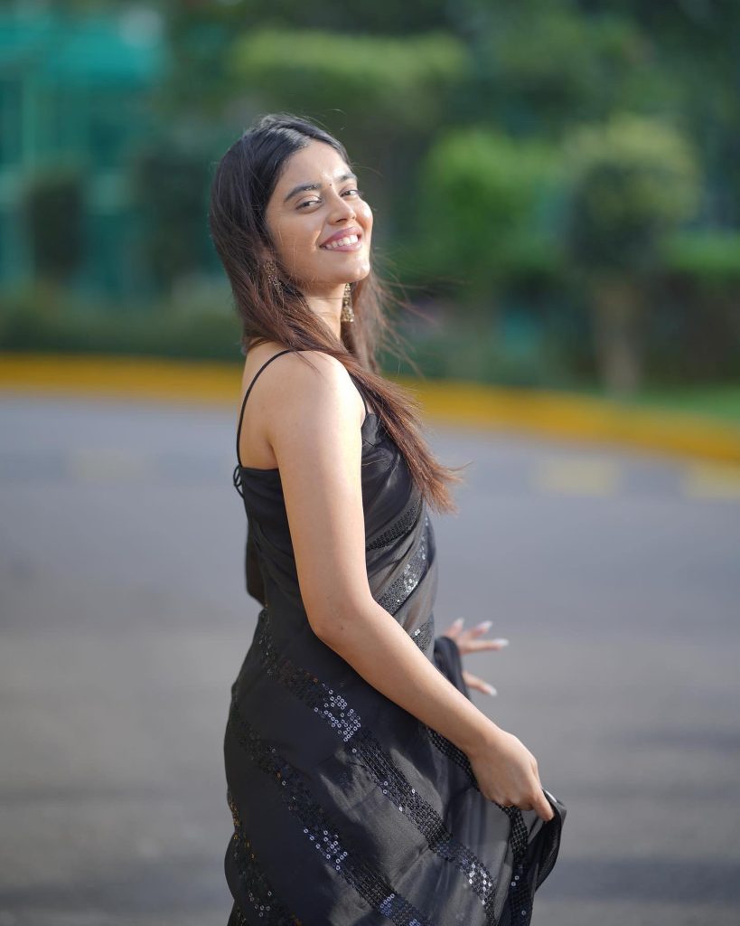 Kushitha Kallapu sizzling photoshoot in stylish black saree