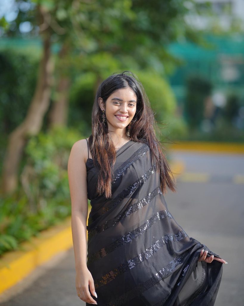 Kushitha Kallapu bold and sexy appearance in black saree