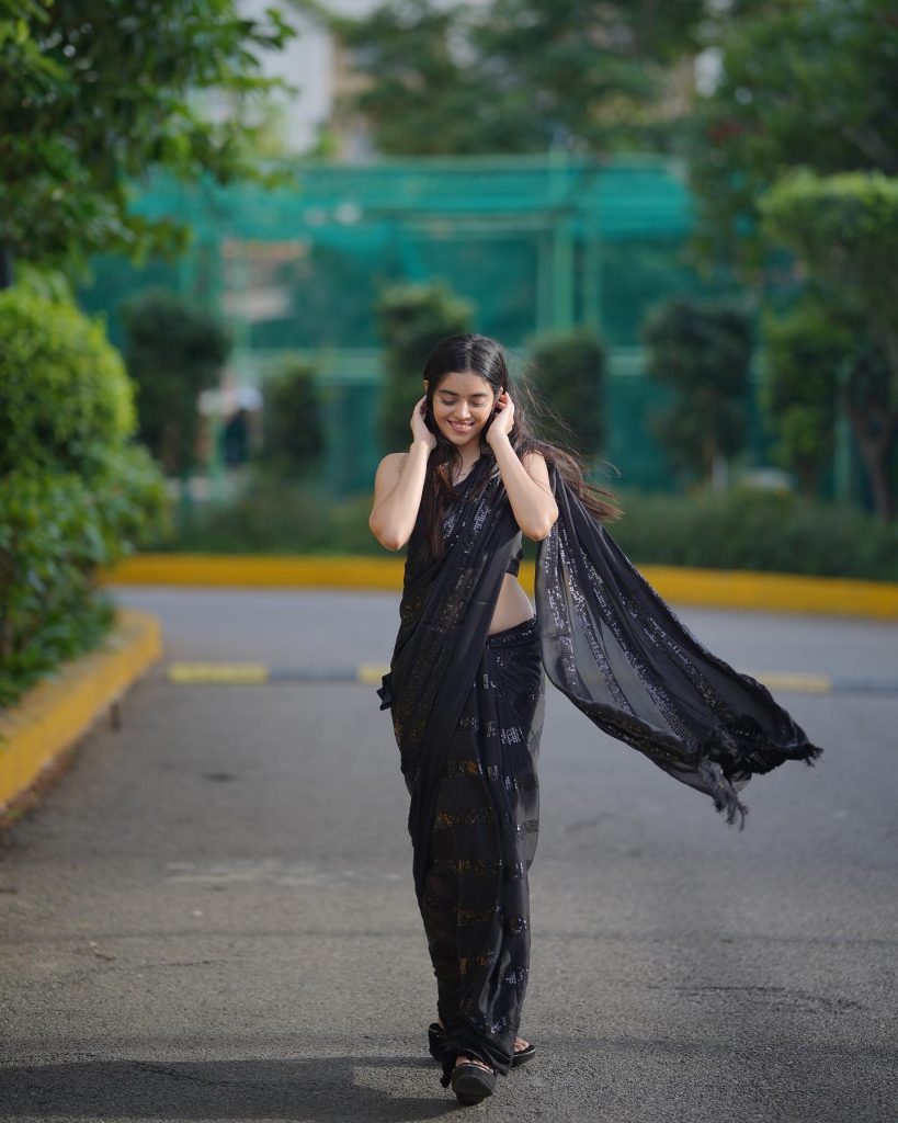 Kushitha Kallapu bold and sexy appearance in black saree