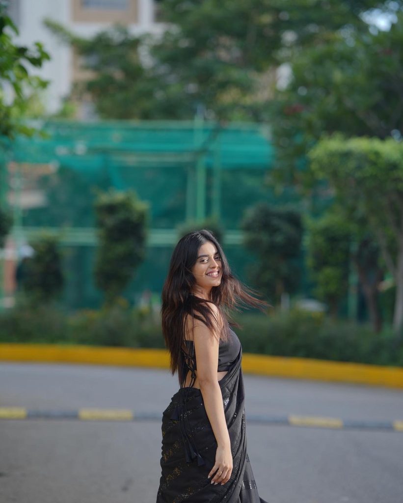 Kushitha Kallapu bold and sexy appearance in black saree