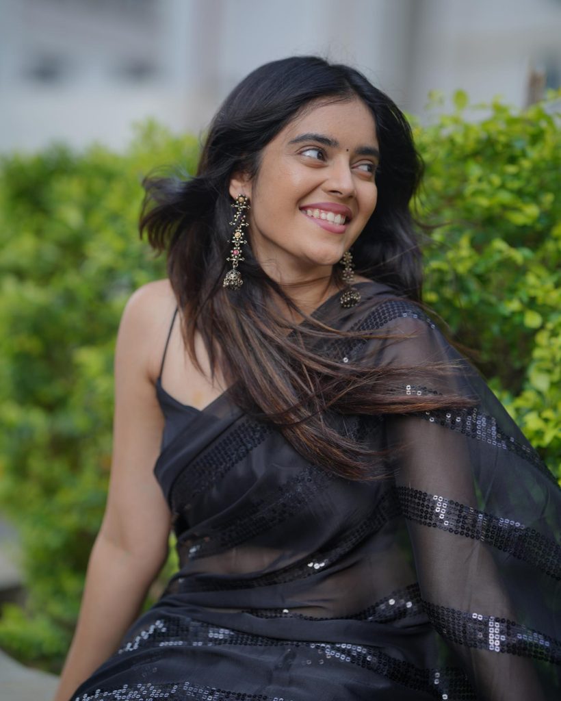 Kushitha Kallapu bold and sexy appearance in black saree