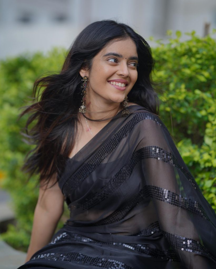 Kushitha Kallapu bold and sexy appearance in black saree