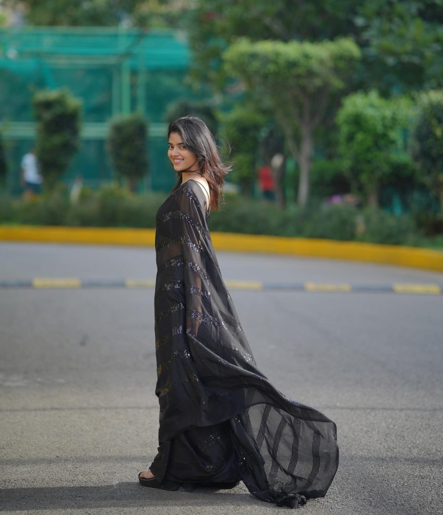 Kushitha Kallapu bold and sexy appearance in black saree