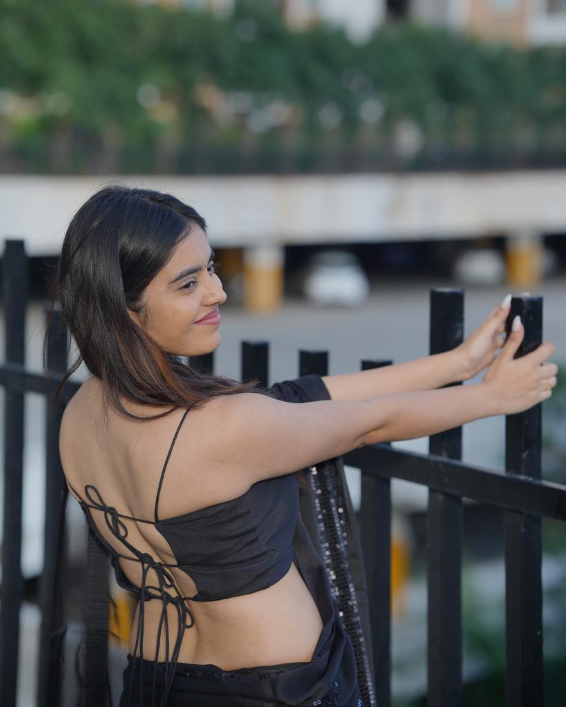 Kushitha Kallapu sexy look in black saree photoshoot