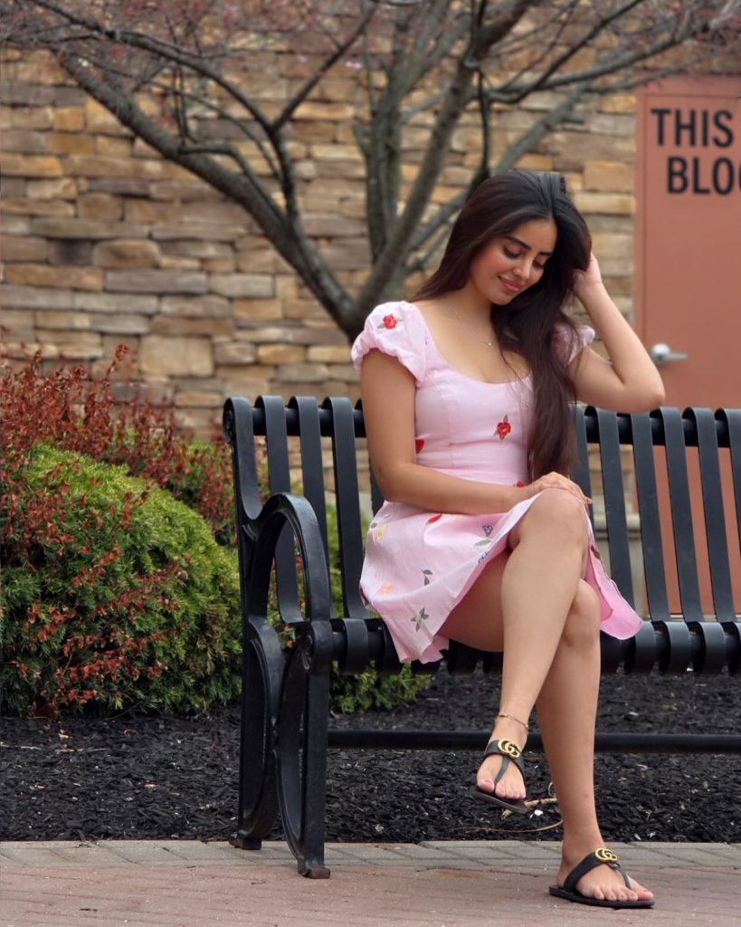 Kushitha Kallapu's natural makeup with pink dress styling