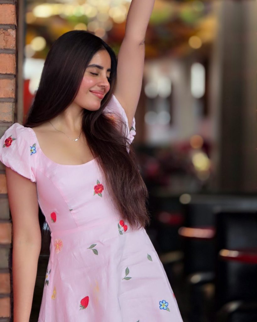 Kushitha Kallapu's natural makeup with pink dress styling