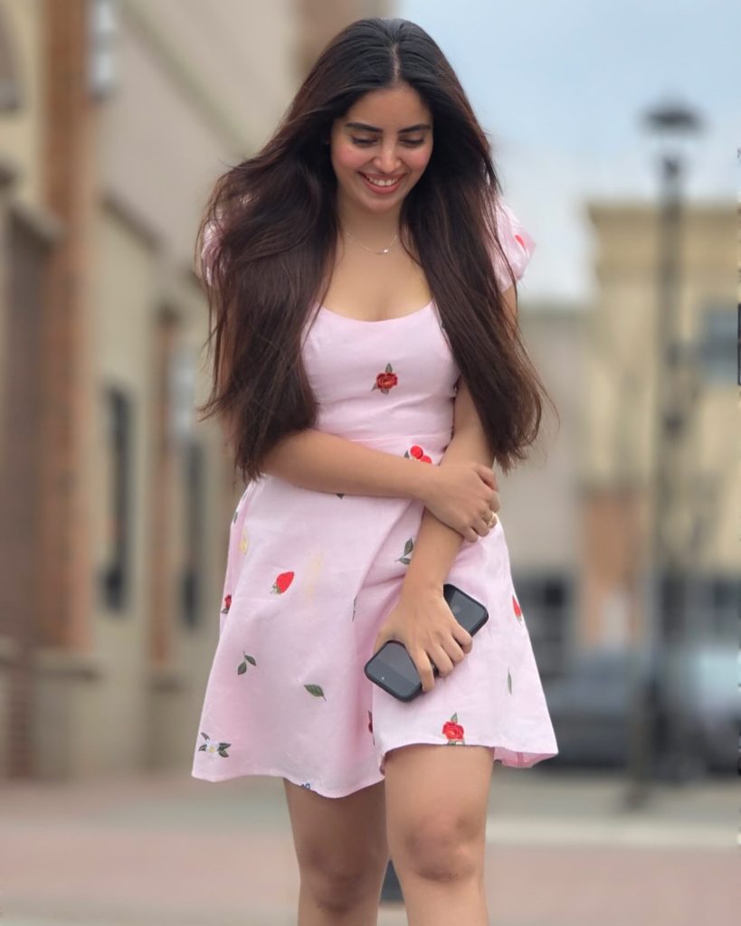 Kushitha Kallapu's natural makeup with pink dress styling