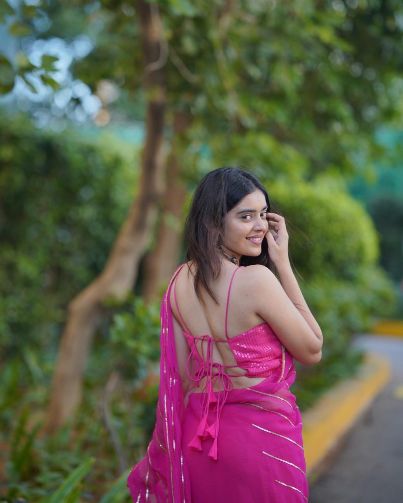 Kushitha Kallapu sizzling poses in pink saree