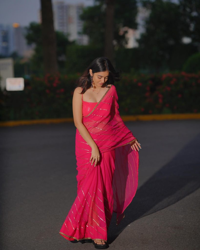 Kushitha Kallapu sizzling poses in pink saree