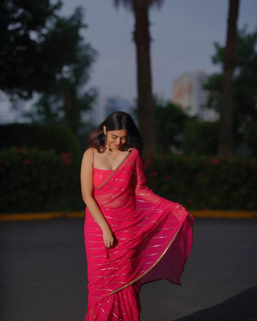 Kushitha Kallapu sizzling poses in pink saree