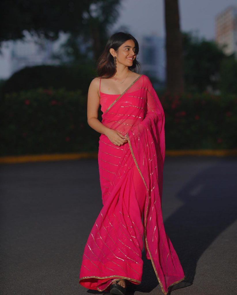 Kushitha Kallapu sizzling poses in pink saree