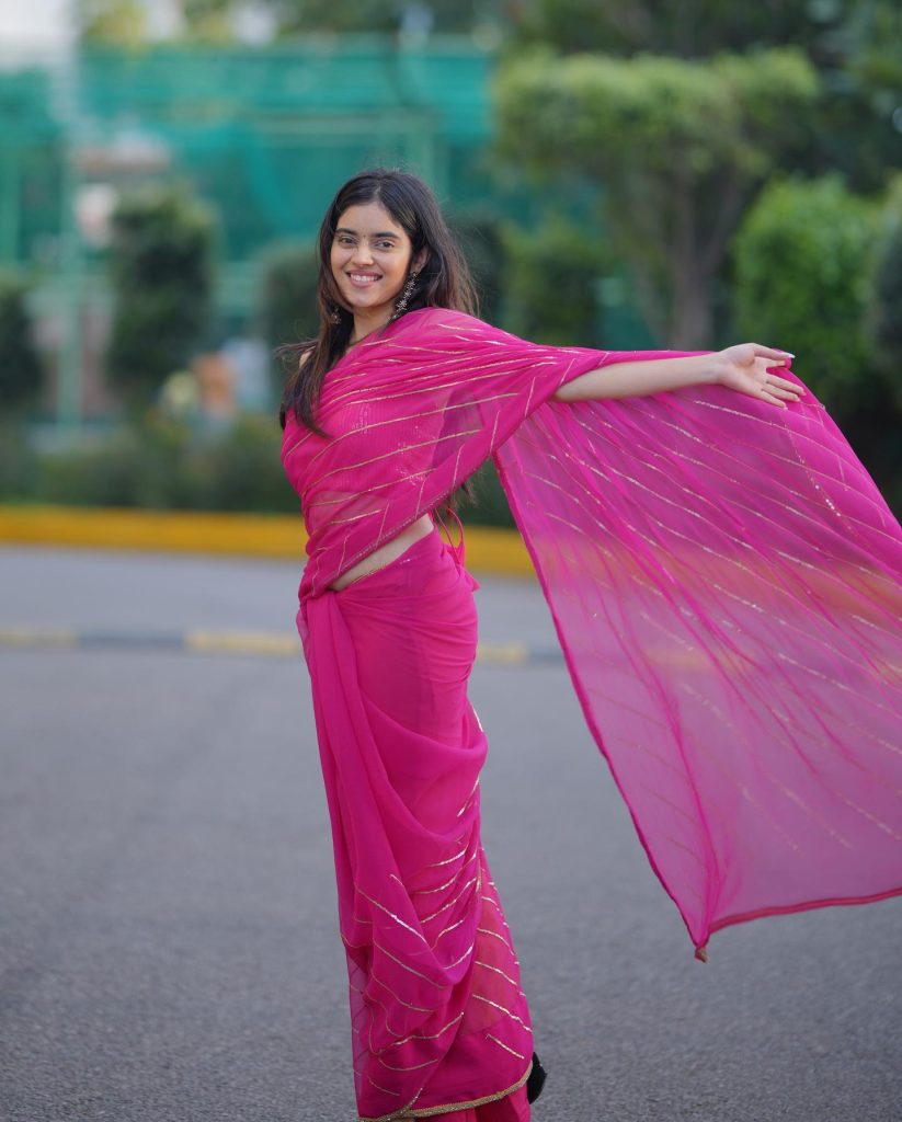 Kushitha Kallapu hot look in pink saree photoshoot