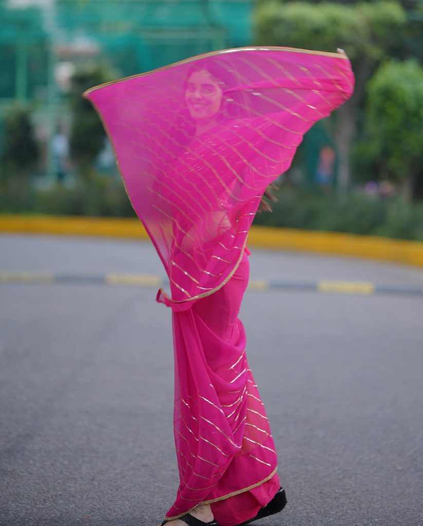 Actress Kushitha Kallapu stunning hot photos in pink saree