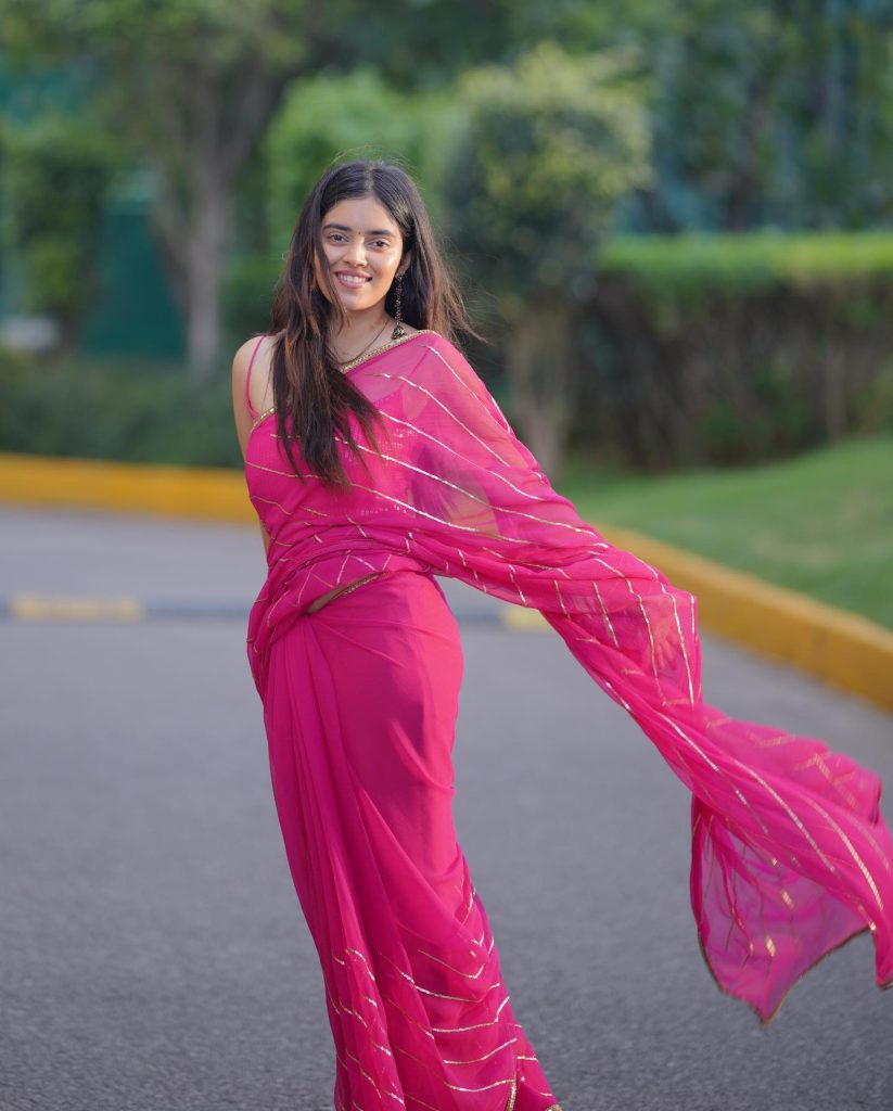 Actress Kushitha Kallapu stunning hot photos in pink saree