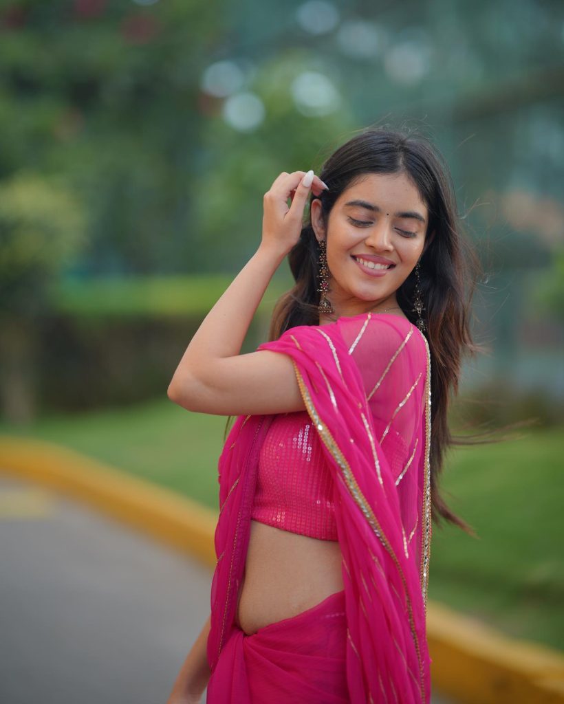 Actress Kushitha Kallapu stunning hot photos in pink saree