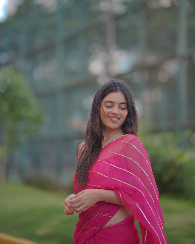 Kushitha Kallapu glamorous traditional style in pink saree