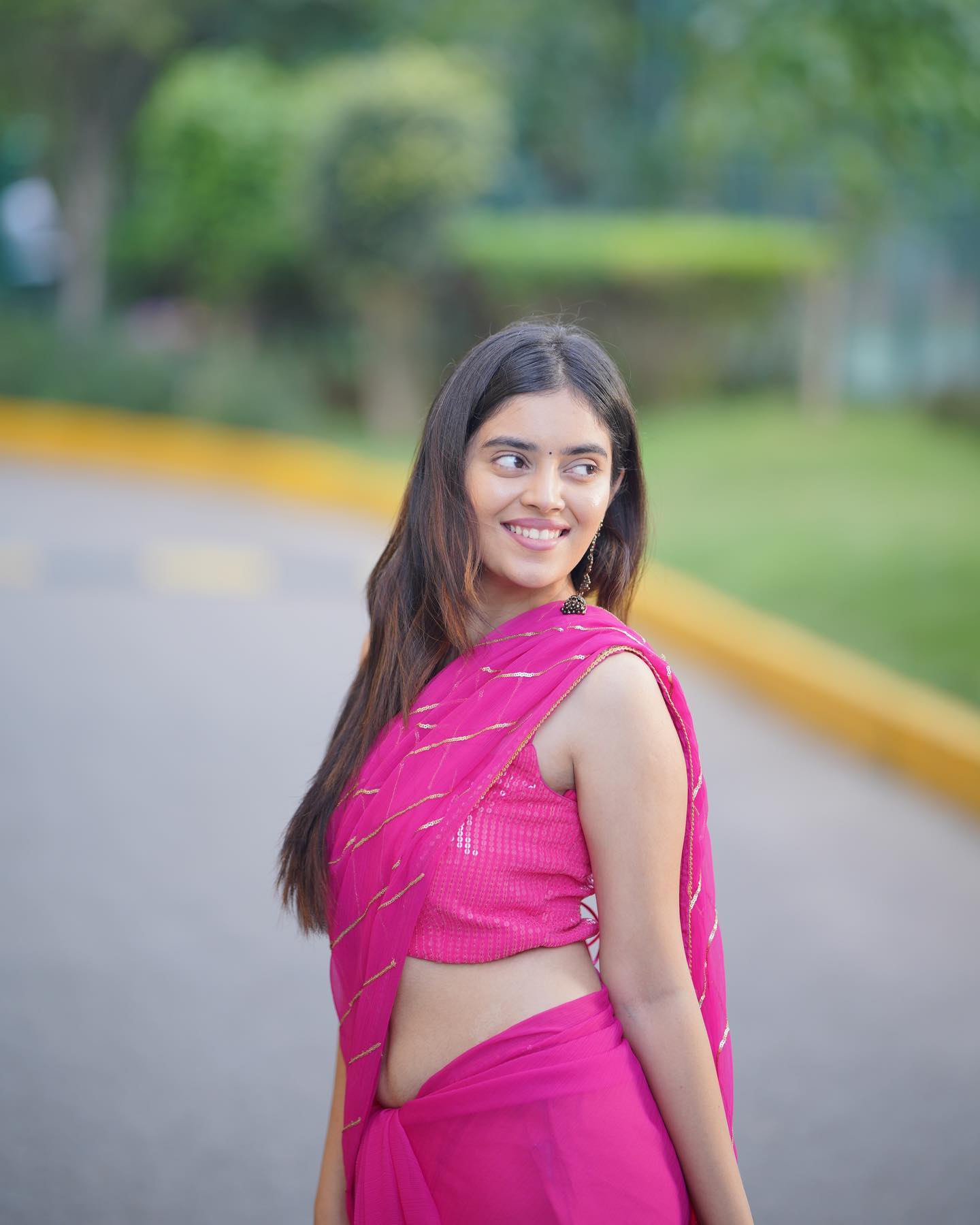 Kushitha Kallapu glamorous traditional style in pink saree