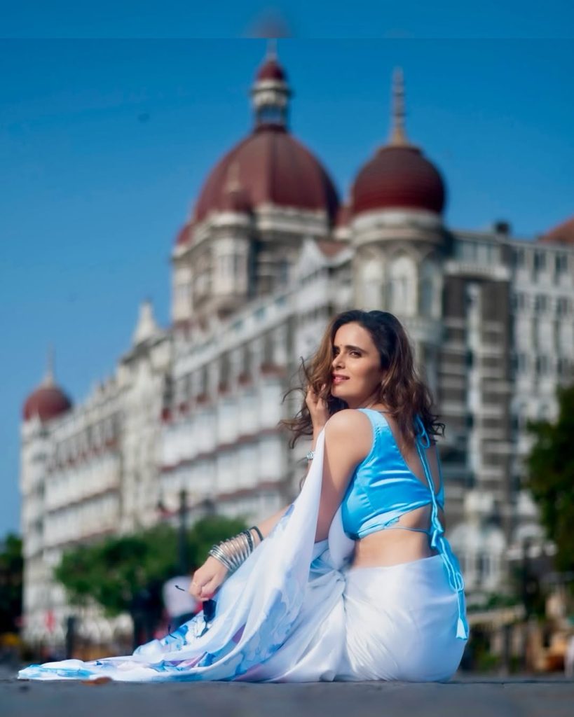 Meenakshi Dixit's complete white saree elegant look