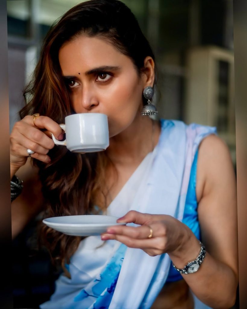 Meenakshi Dixit's white saree blouse and styling details