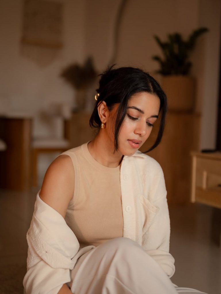 Mirnalini Ravi posing confidently in comfortable everyday attire