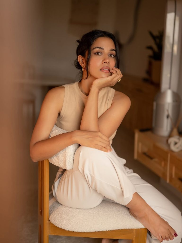 Mirnalini Ravi posing confidently in comfortable everyday attire