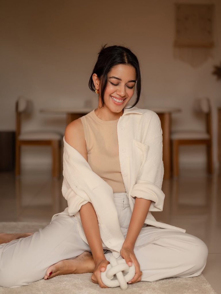 Mirnalini Ravi wearing casual outfit in relaxed photoshoot setting