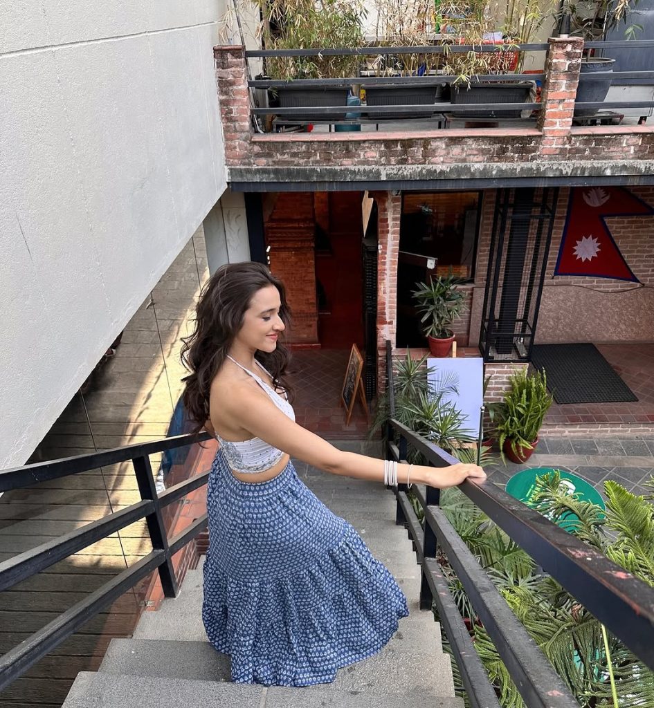 Nuveksha's natural makeup and relaxed street styling