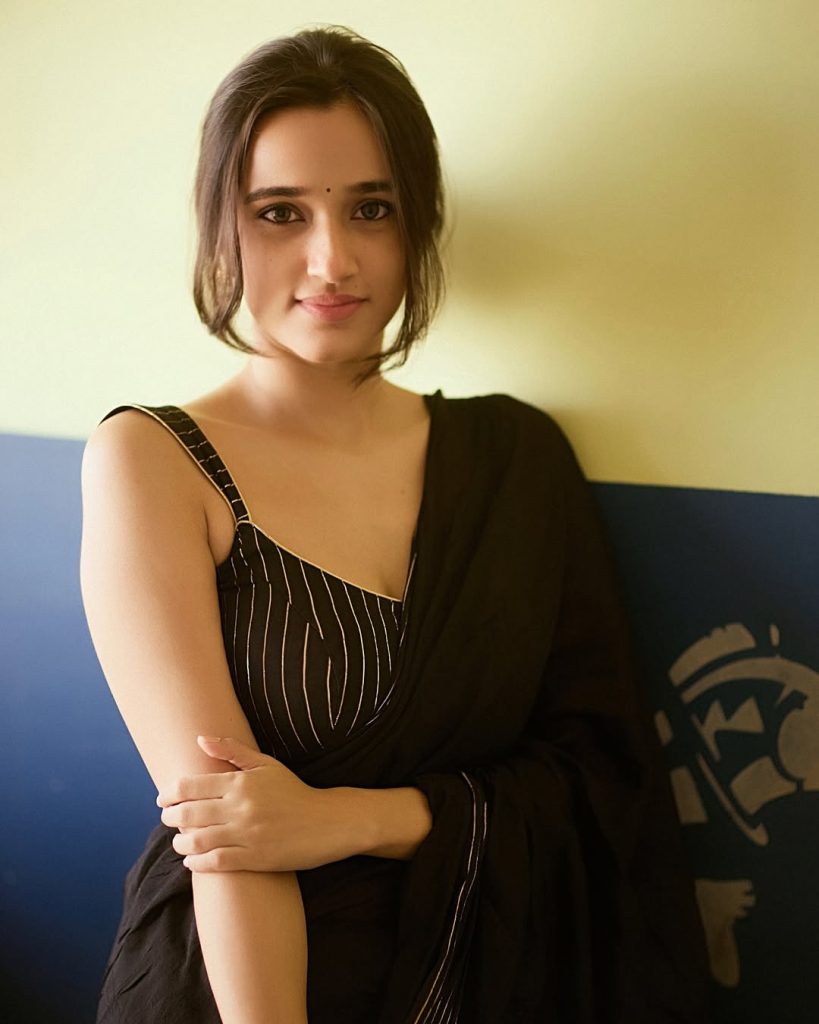 Nuveksha's complete black saree hot styling