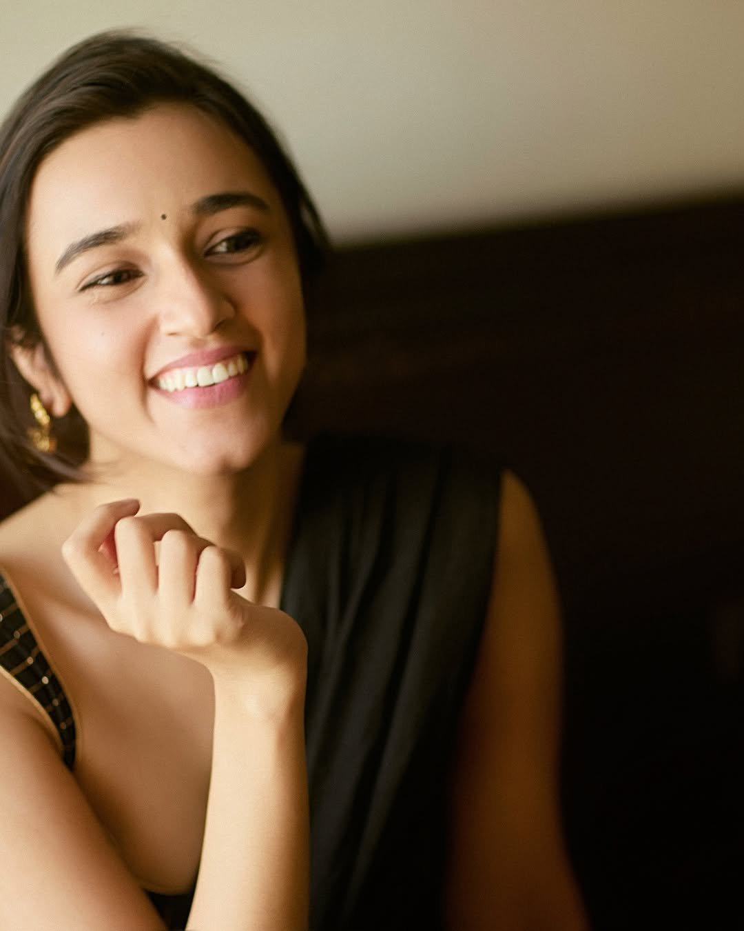 Nuveksha Hot Looking Photos in Black Saree (17)