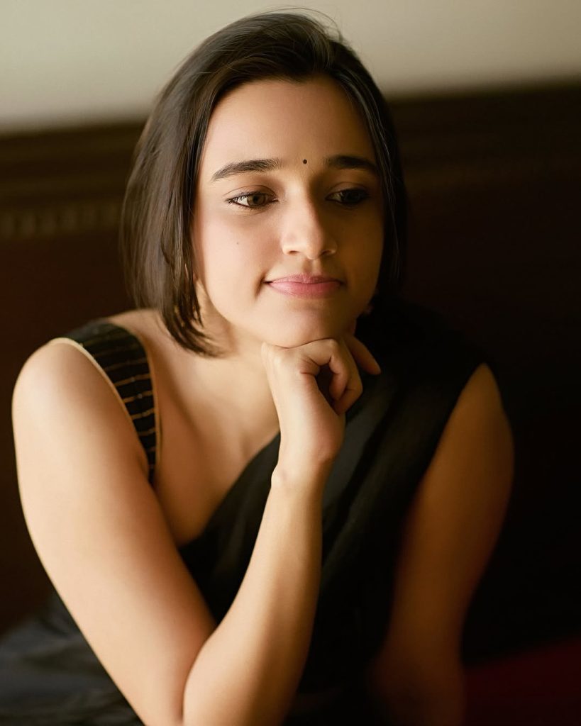 Nuveksha's bold makeup complementing black saree
