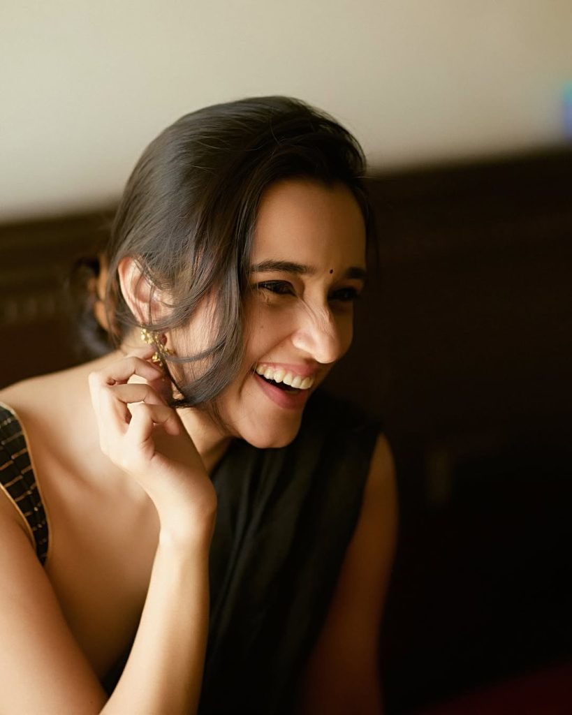 Nuveksha's bold makeup complementing black saree