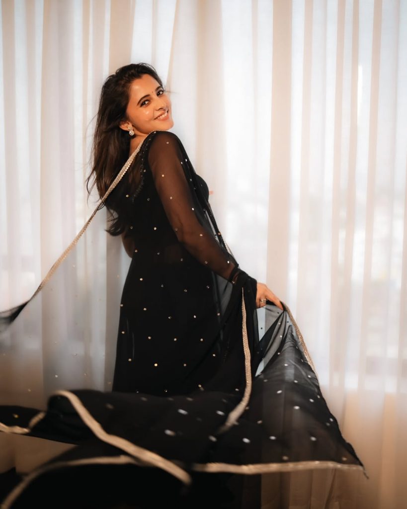 Preethi Asrani's bold makeup complementing black dress