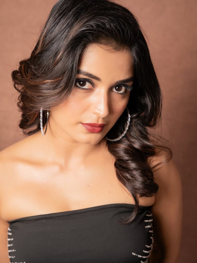 Priyanka Jain's complete black dress hot look