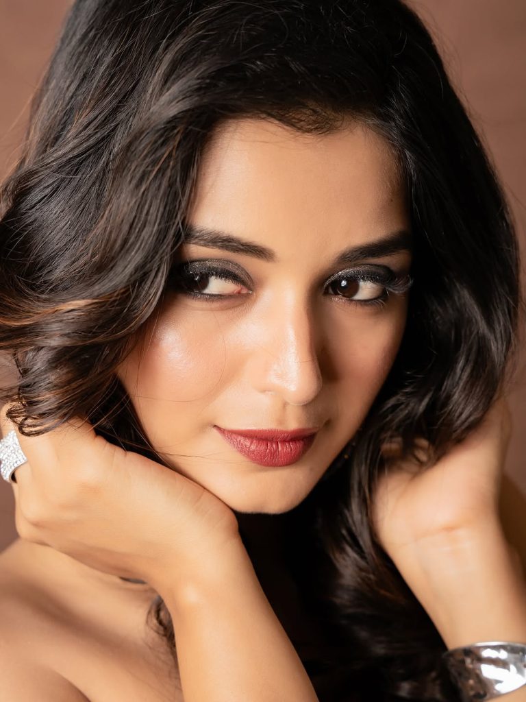 Priyanka Jain's complete black dress hot look