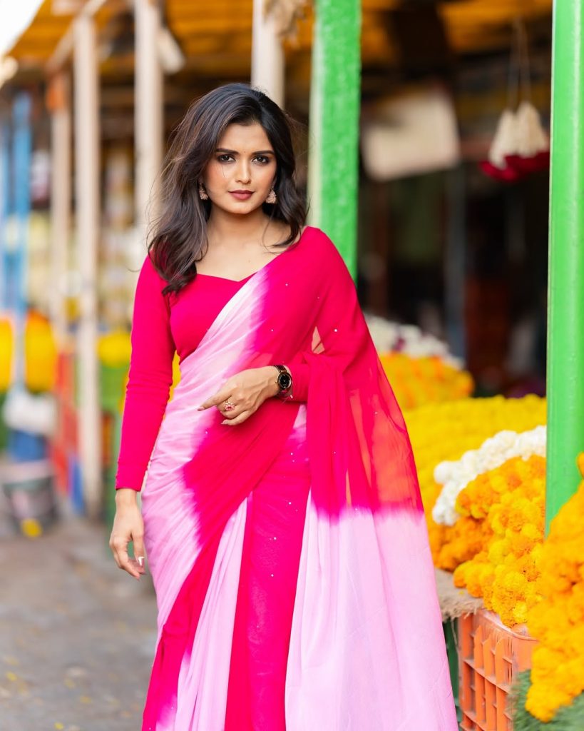 Priyanka Jain's pink saree blouse and jewelry coordination