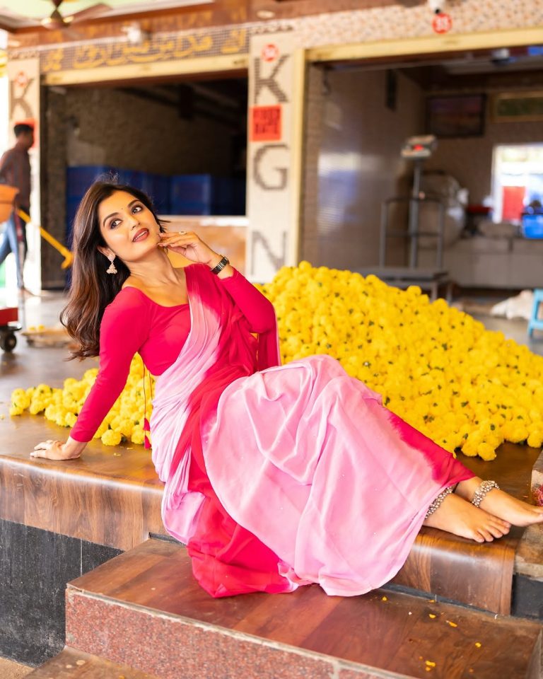 Priyanka Jain's pink saree blouse and jewelry coordination