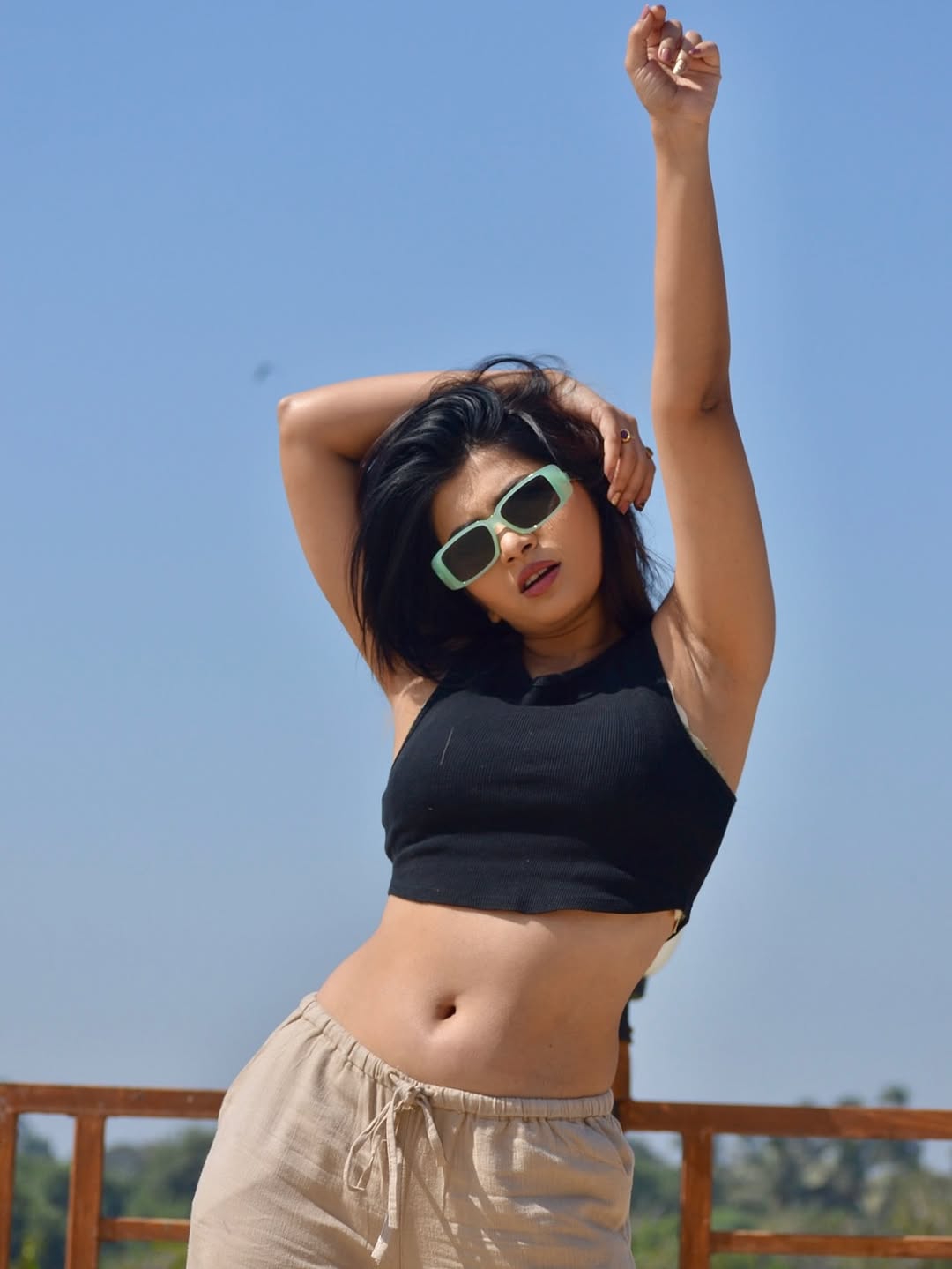 Ruchira Jadhav Hot Navel Show Photos in Black Tshirt (6)