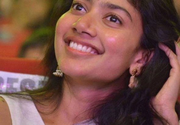 Sai Pallavi Photos in White Saree on Pre Realease Event (17)