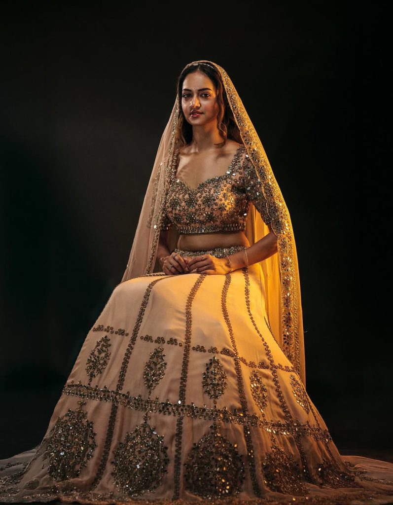 Shanvi Srivastava's royal makeup and traditional jewelry pieces