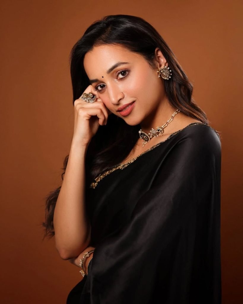 Srinidhi Shetty's HIT promotion black saree look