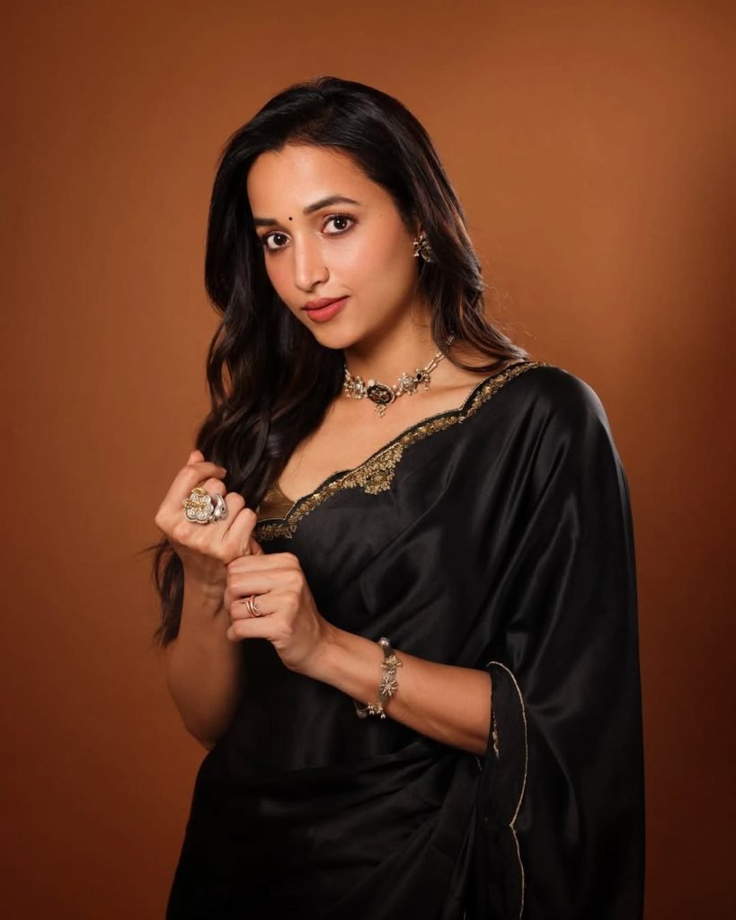 Srinidhi Shetty's HIT promotion black saree look