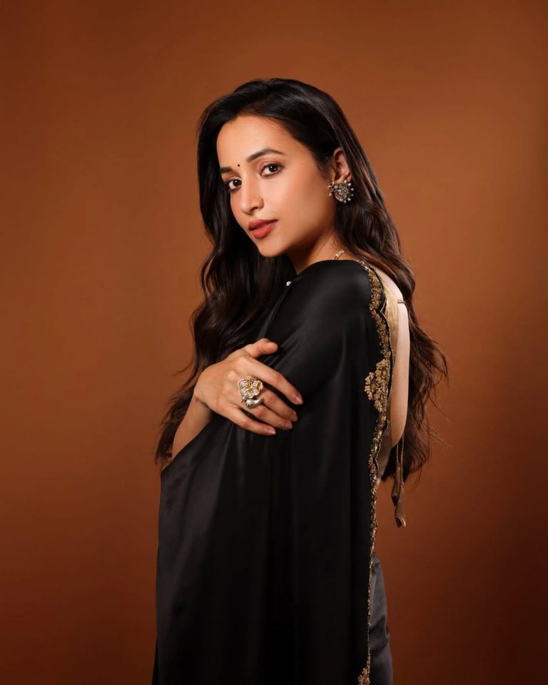 Srinidhi Shetty's makeup and styling for HIT promotions