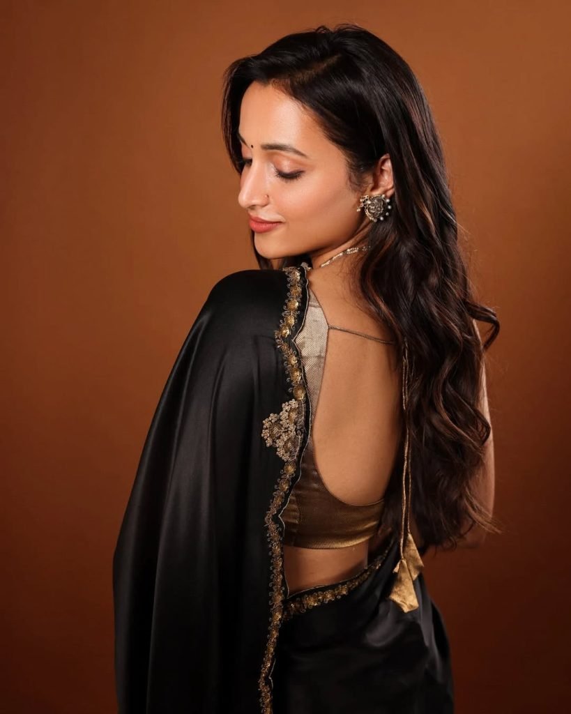 Srinidhi Shetty's makeup and styling for HIT promotions