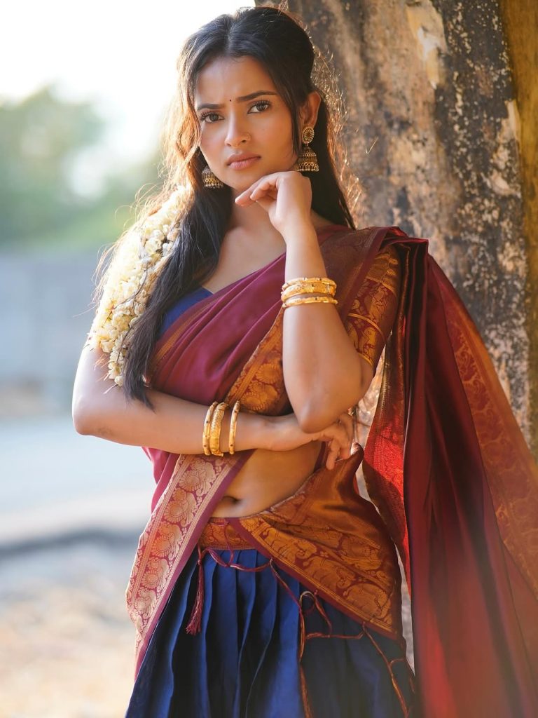 Aarushi Baruah embodies confidence in striking traditional saree ensemble